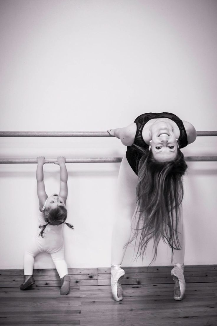 Madre bailando ballet con su hija pequeña TheNewClassicBallet Clases de Ballet para adultos en La Moraleja Alcobendas